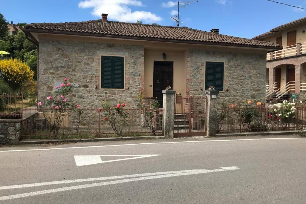 Villetta Indipendente Con Giardino Campiglia dʼOrcia Екстериор снимка